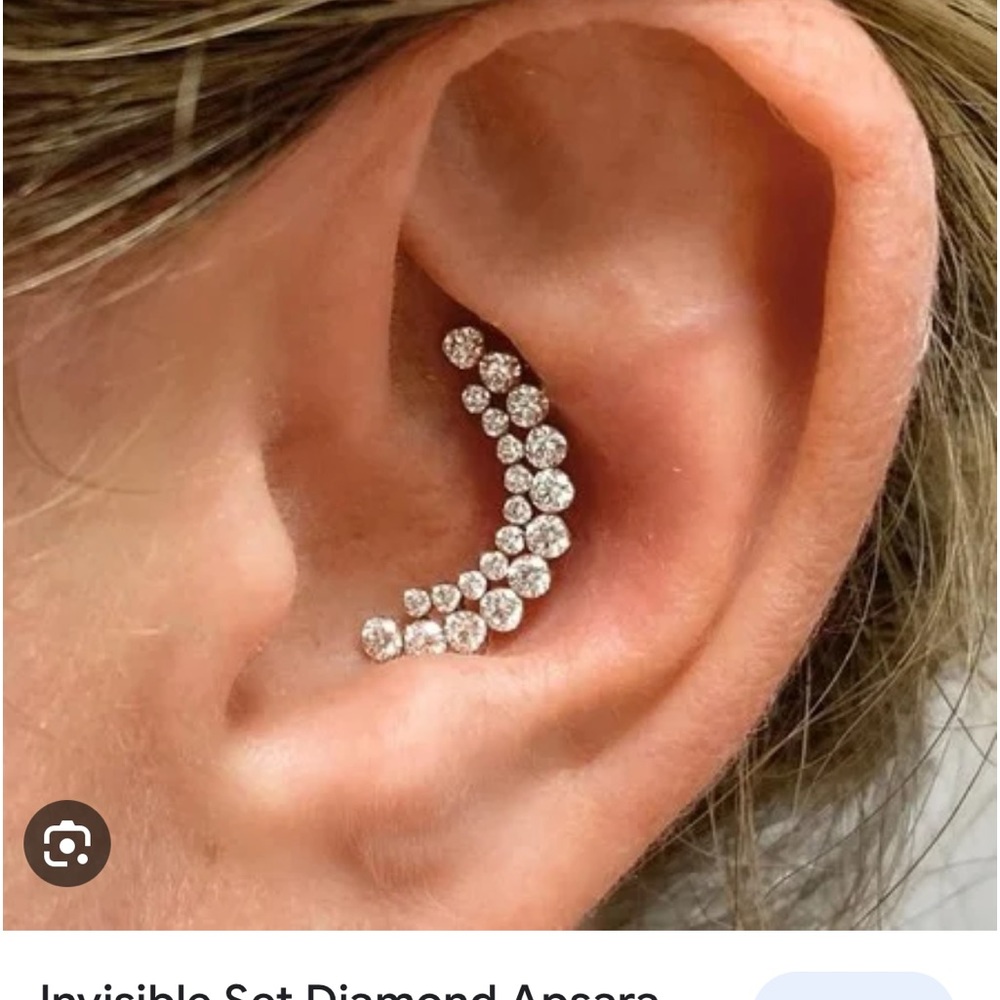 Maria Tash Invisible Set Diamond Apsara Curve Threaded Stud Earring